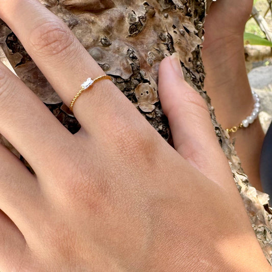 Waterproof hypoallergenic Gold braided ring with zirconia stone