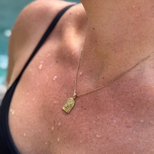 Waterproof hypoallergenic necklace