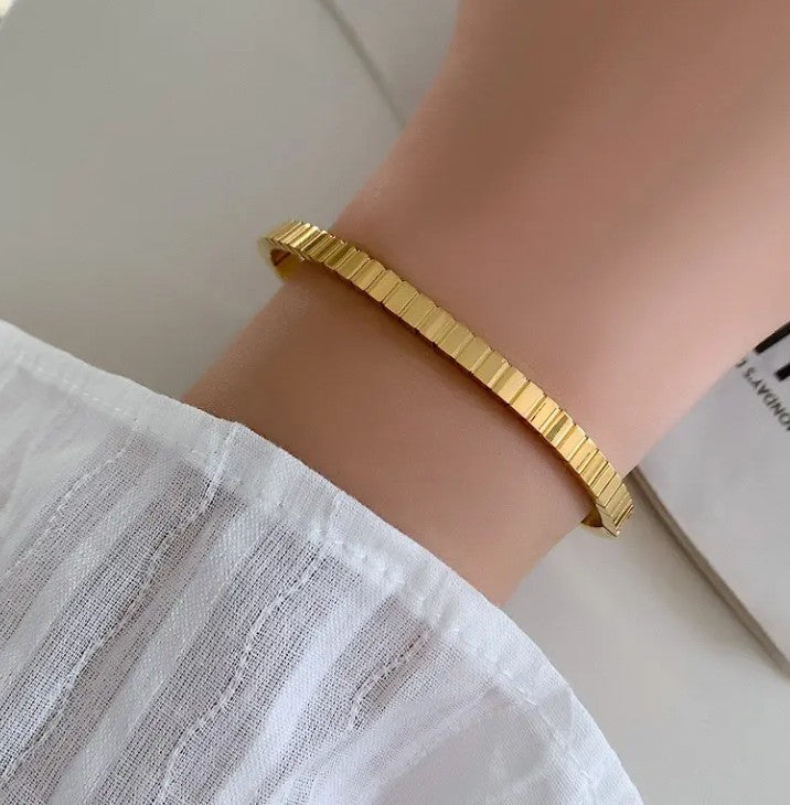 "Freesia" Bangle