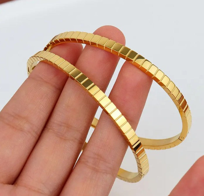 "Freesia" Bangle