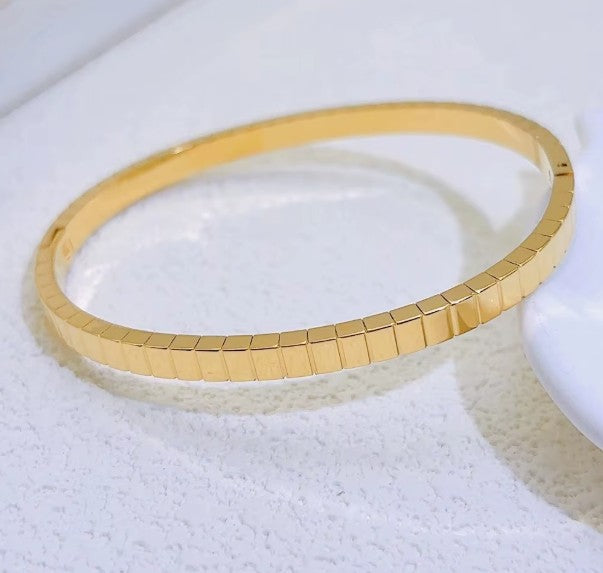 "Freesia" Bangle