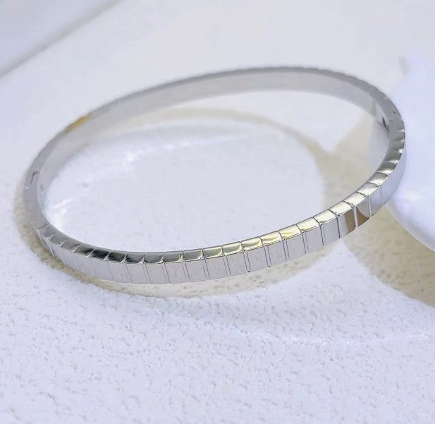"Freesia" Bangle