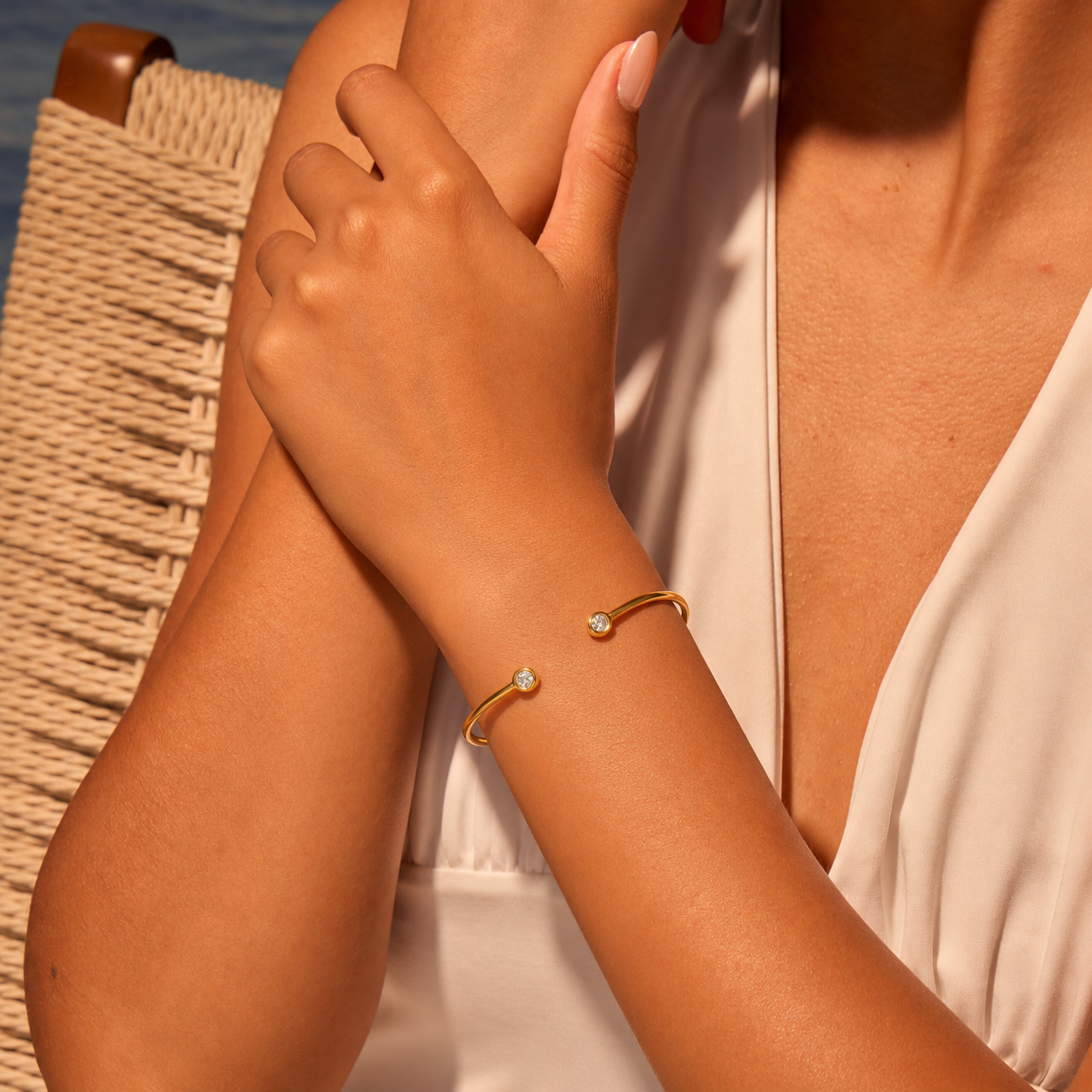 Waterproof hypoallergenic stainless steel cuff 