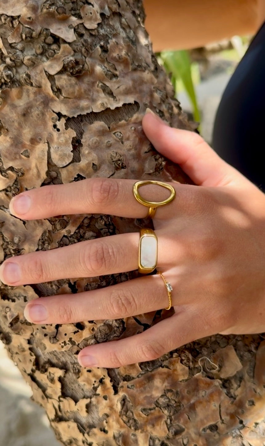 "Lobelia Alata" Mother of Pearl Ring