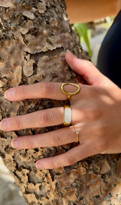 "Lobelia Alata" Mother of Pearl Ring