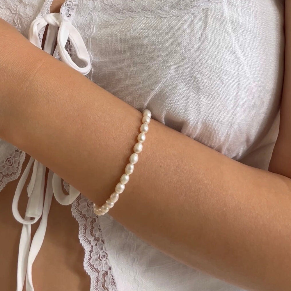 Waterproof hypoallergenic pearl bracelet