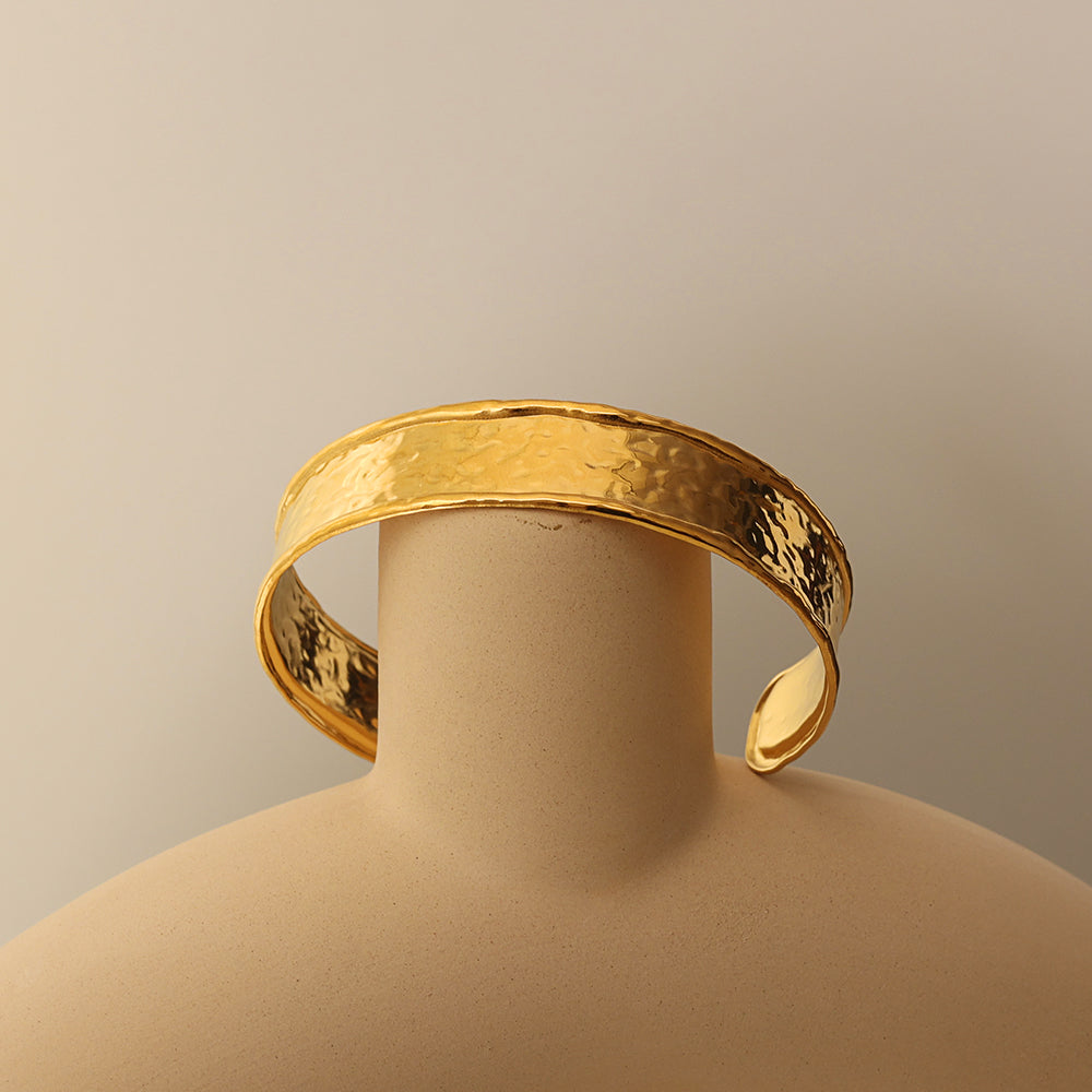 Waterproof hypoallergenic stainless steel cuff 