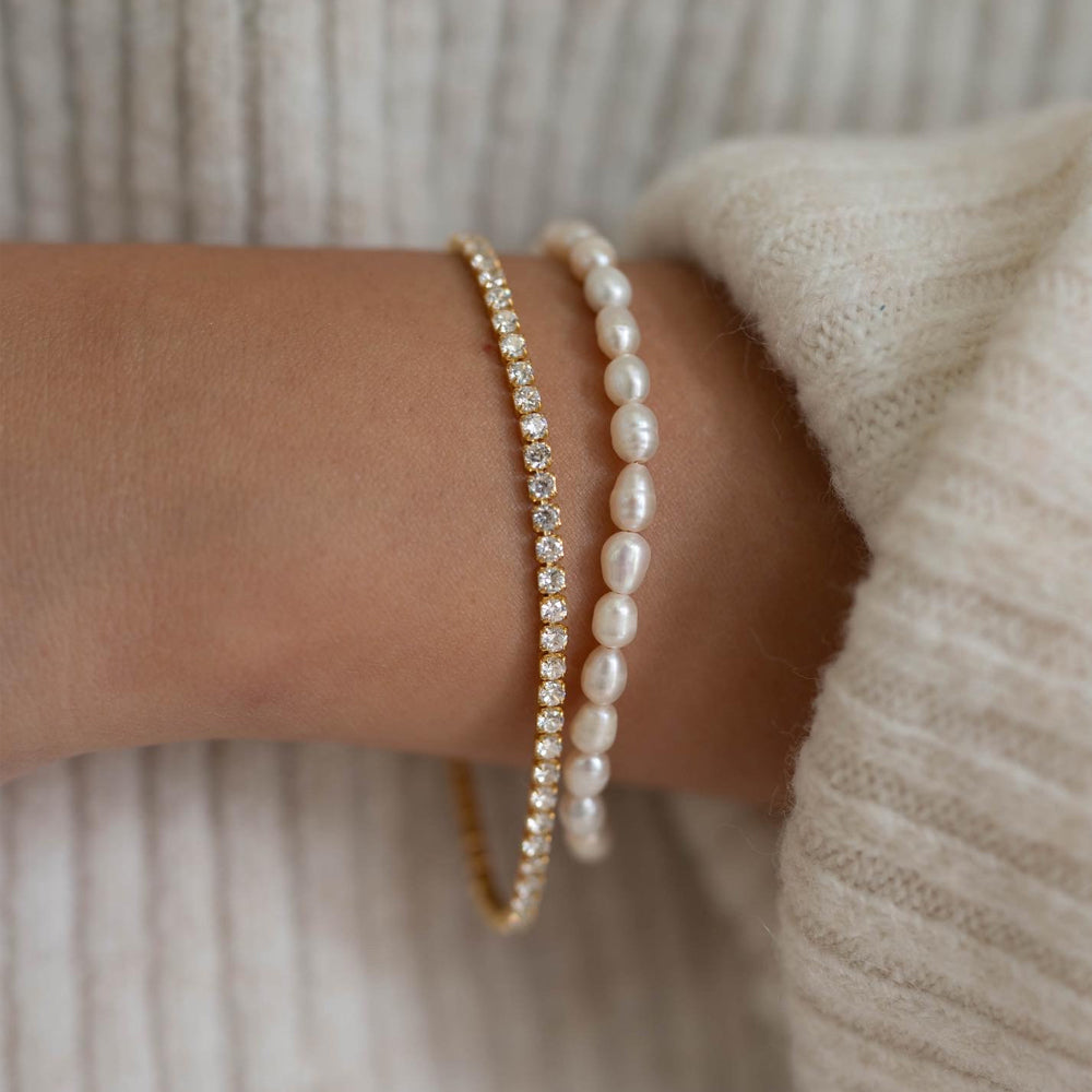 Waterproof hypoallergenic pearl bracelet