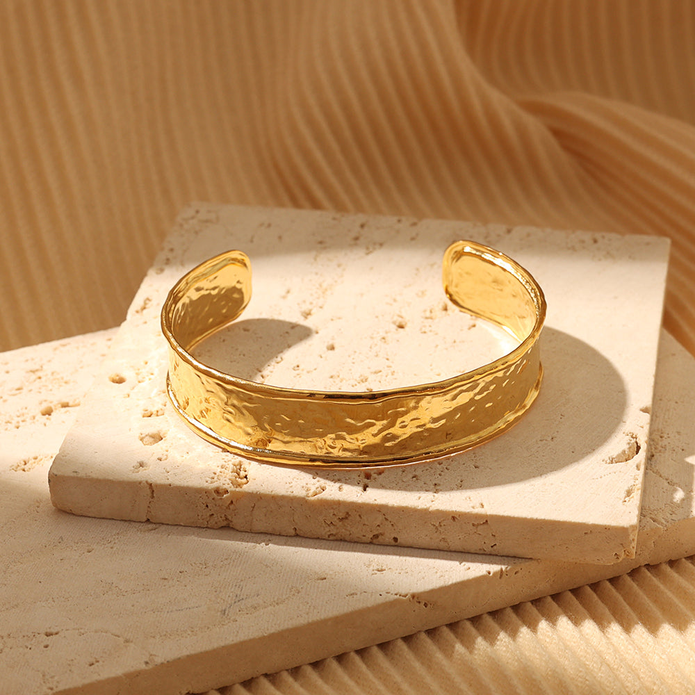 Waterproof hypoallergenic stainless steel cuff 