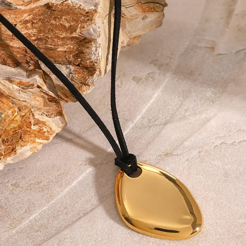 Hyacinth Leather Necklace