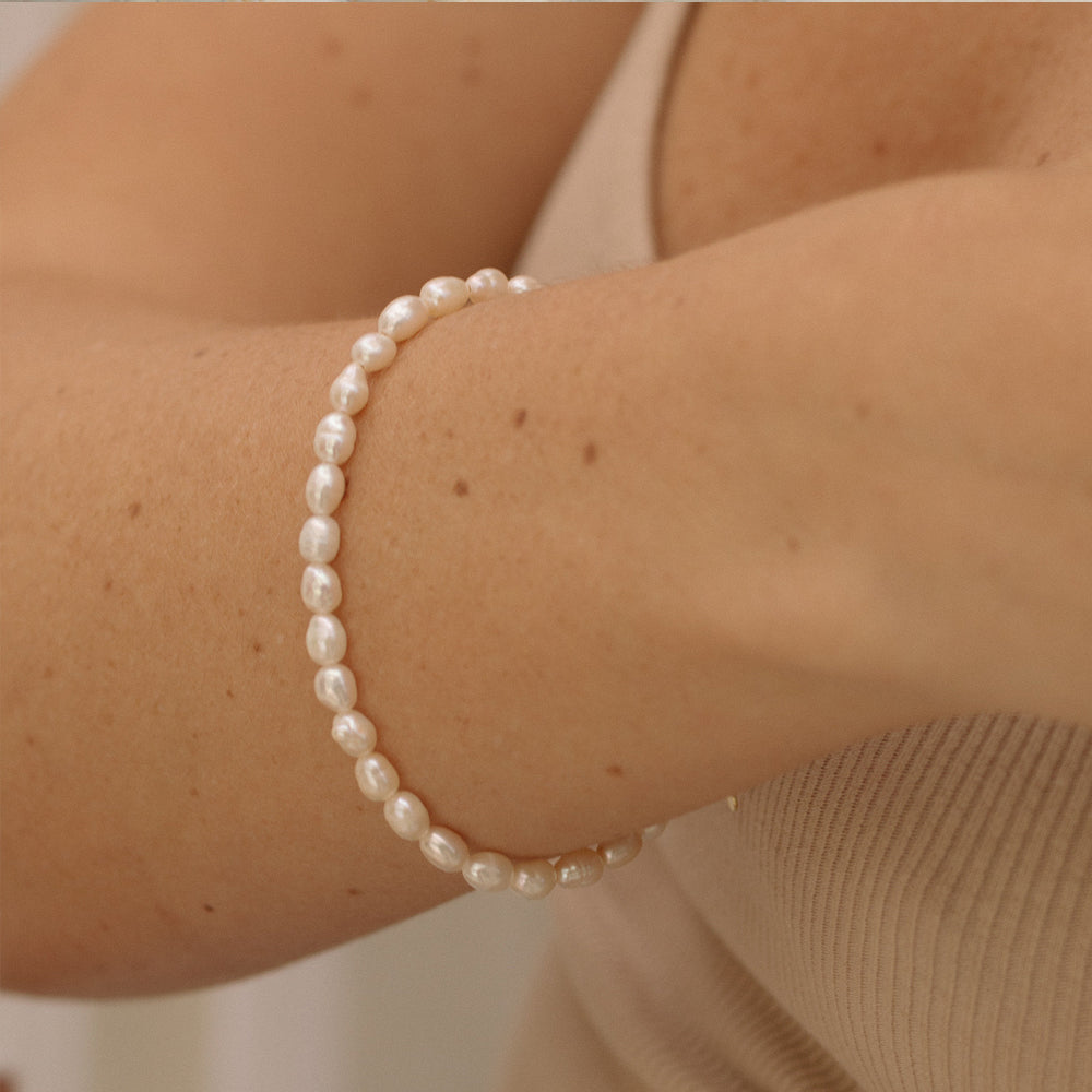 Waterproof hypoallergenic pearl bracelet