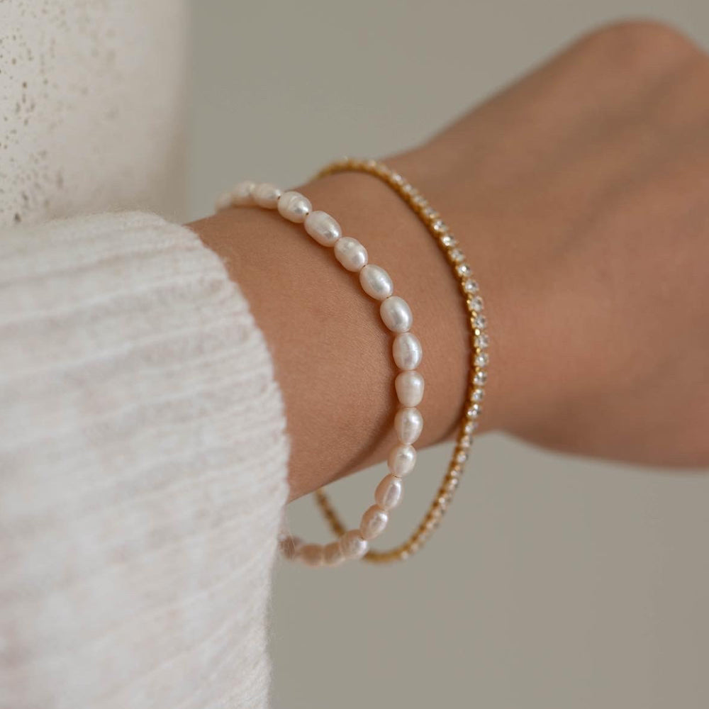 Waterproof hypoallergenic pearl bracelet