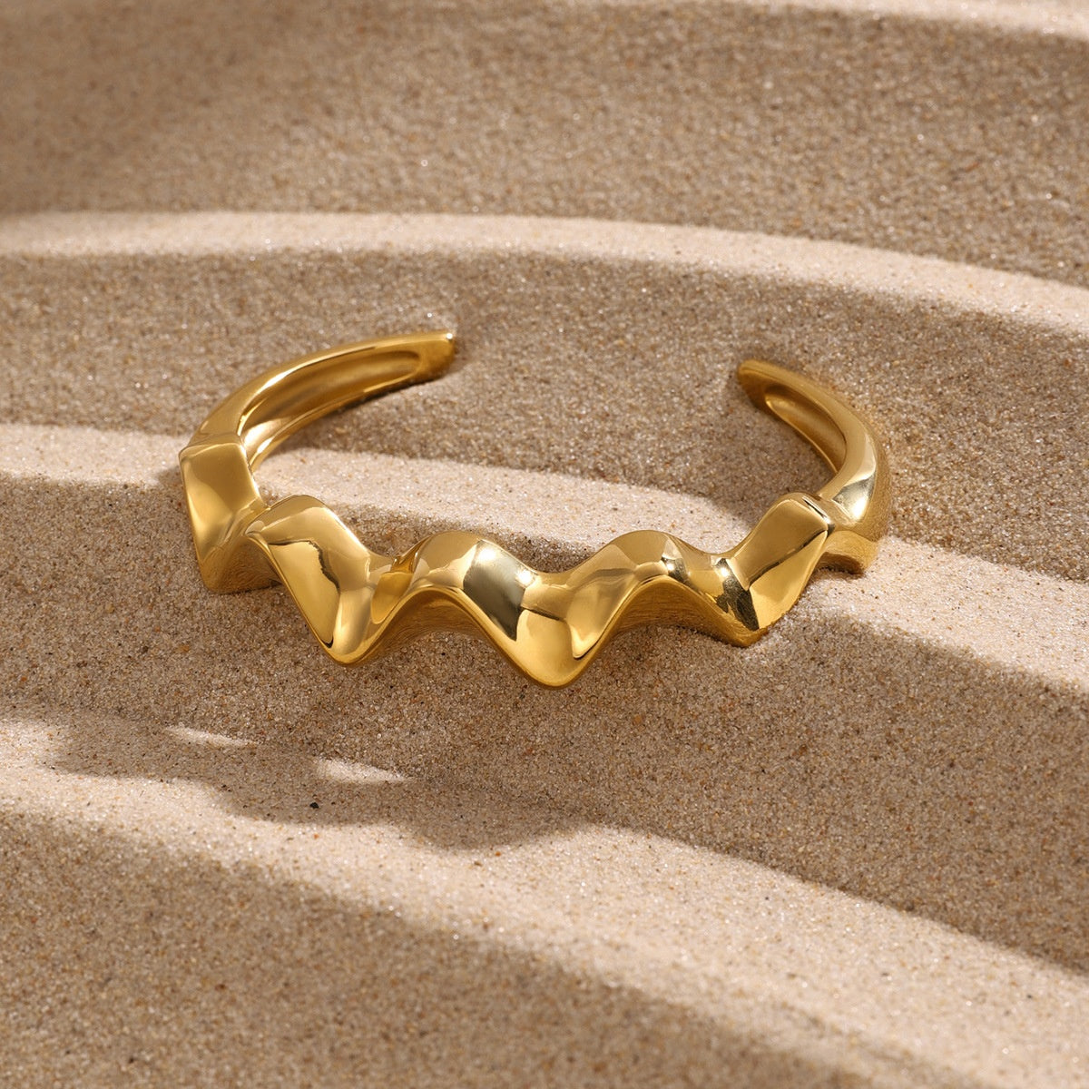 Waterproof hypoallergenic stainless steel cuff 