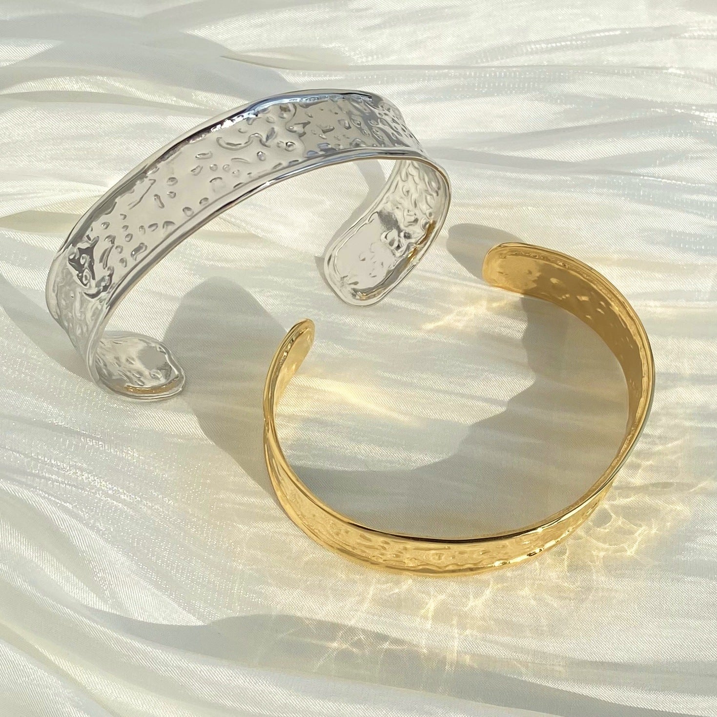 Waterproof hypoallergenic stainless steel cuff 