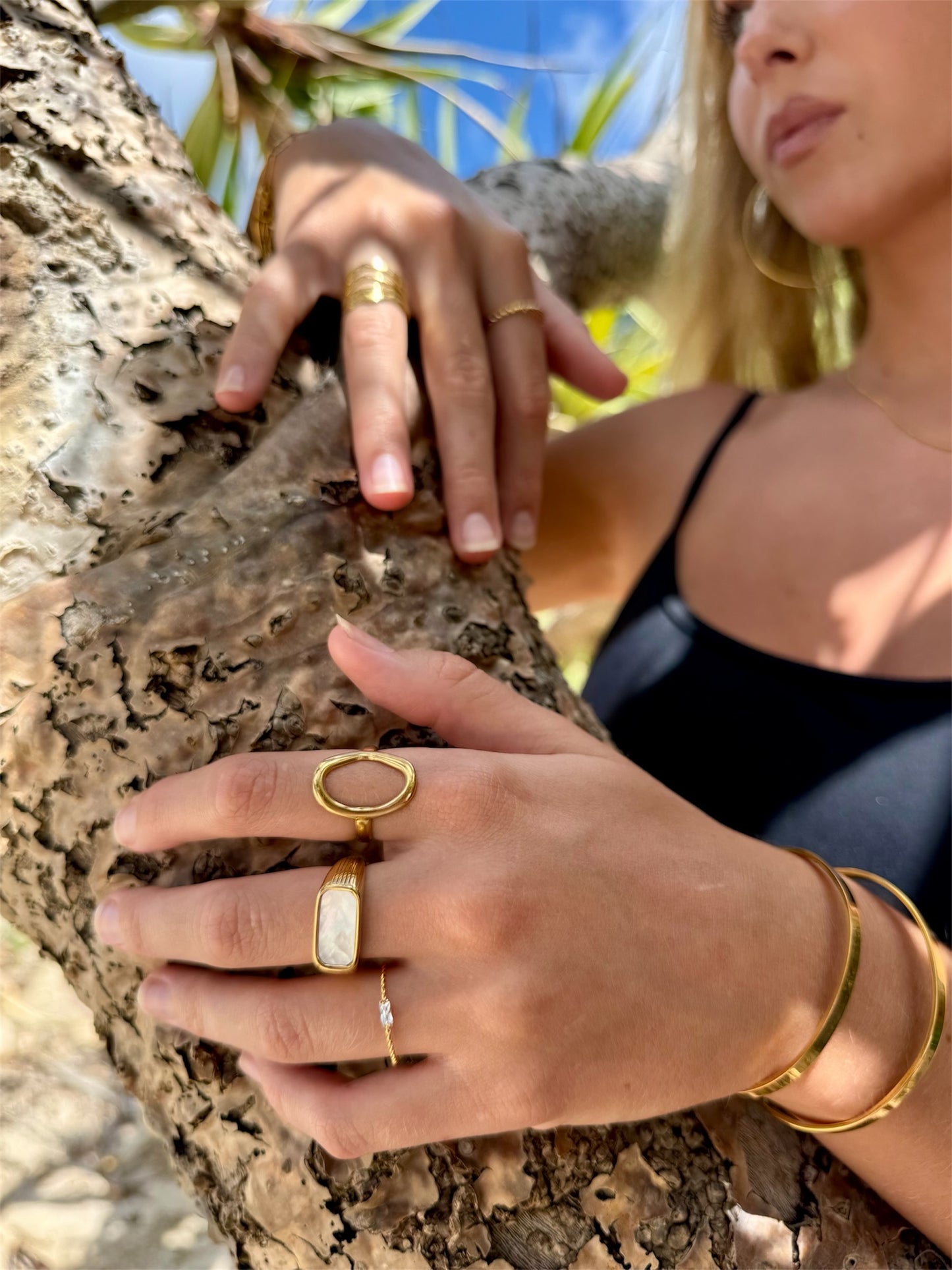 "Lobelia Alata" Mother of Pearl Ring
