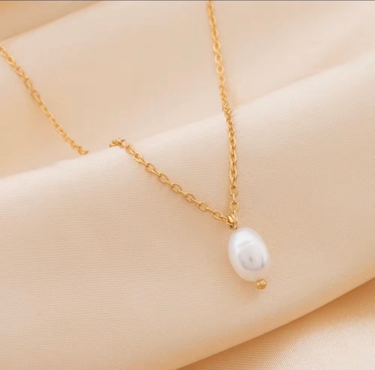 Waterproof hypoallergenic stainless steel pearl necklace 