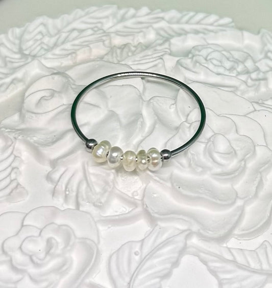 Waterproof hypoallergenic stainless steel jewellery