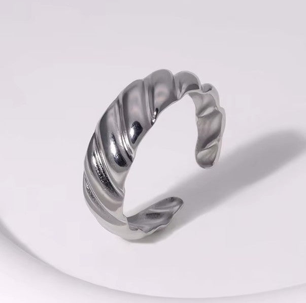 "Hydrolea" Adjustable Ring