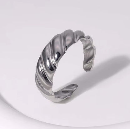 "Hydrolea" Adjustable Ring