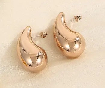 "Sweet Cecily" Waterdrop Studs