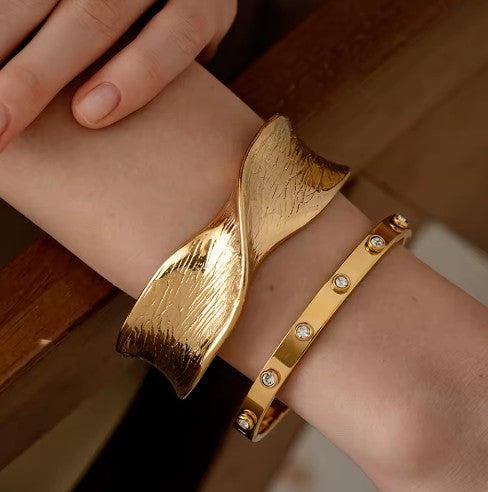 "Heliconia" Cuff