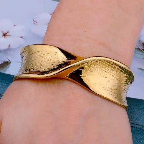 "Heliconia" Cuff
