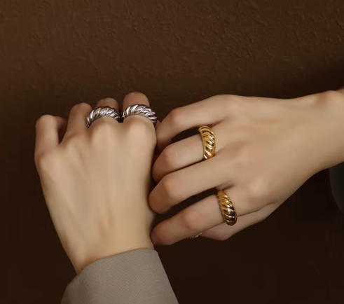 Waterproof wavy design  rings 