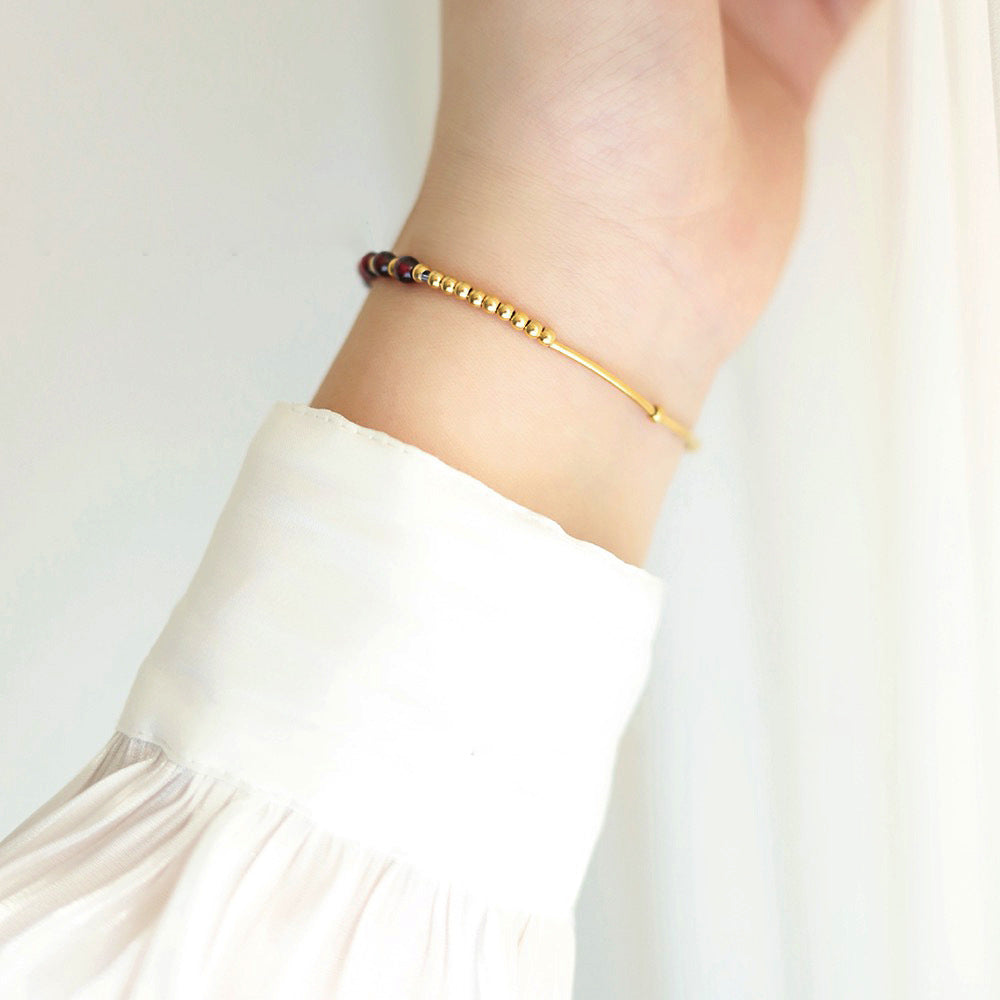 Gazania bracelet in natural garnet and gold beaded design